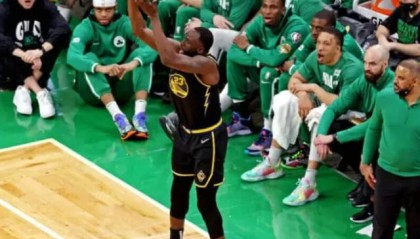 体育彩票-7年前科尔变阵救勇士 格林低迷发挥让他再临抉择